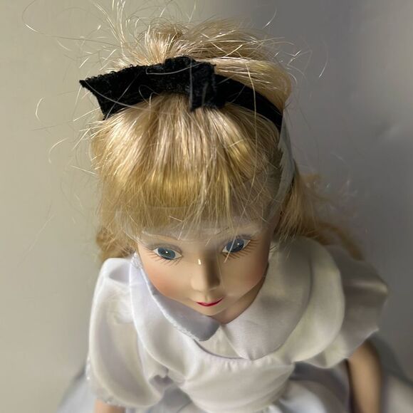 VINTAGE 1988 DISNEY COLLECTION GROLIER ALICE IN WONDERLAND PORCELAIN DOLL Number - Picture 6 of 12